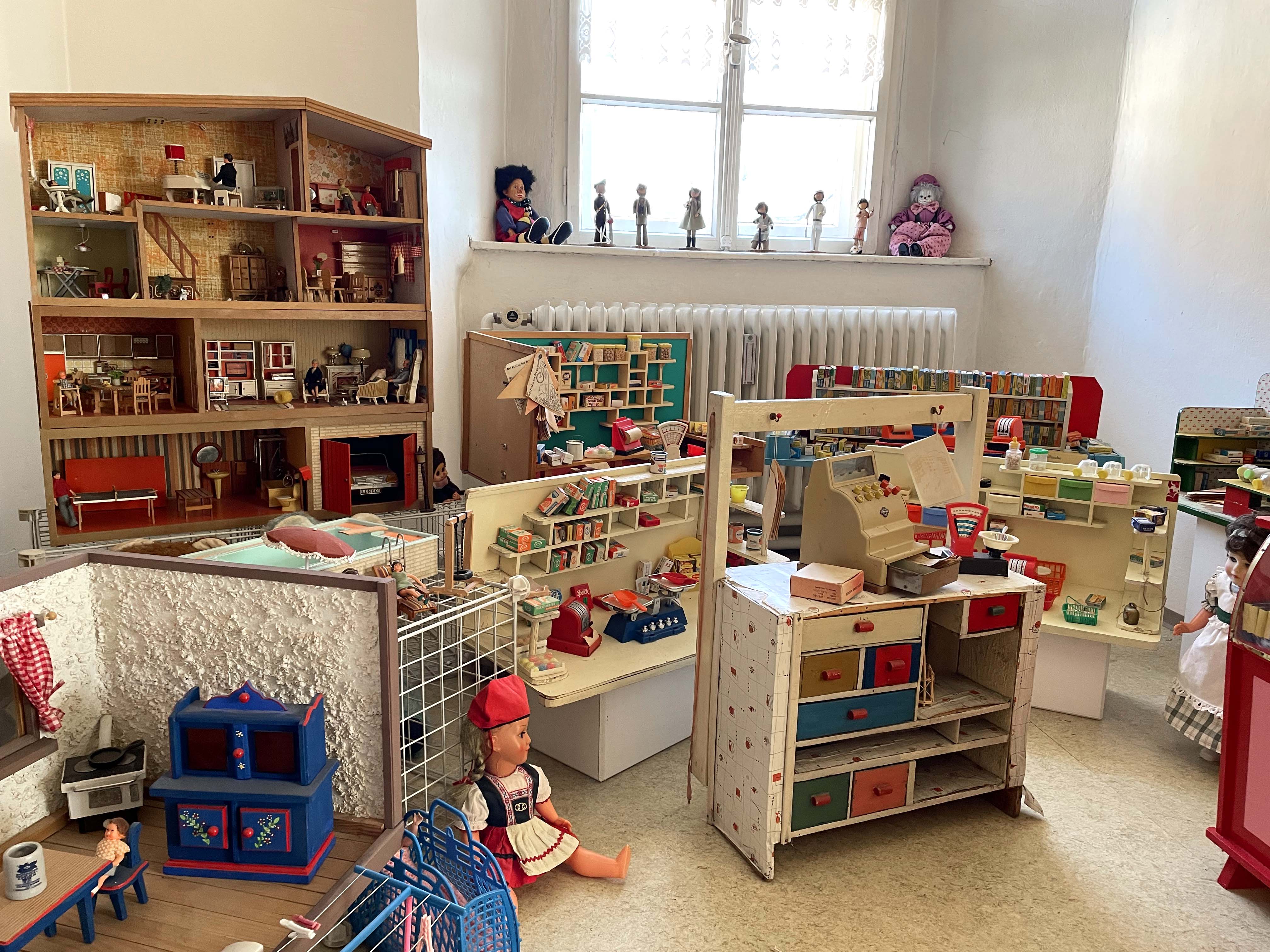 Puppenküchen im Spielzeugmuseum Hemau
