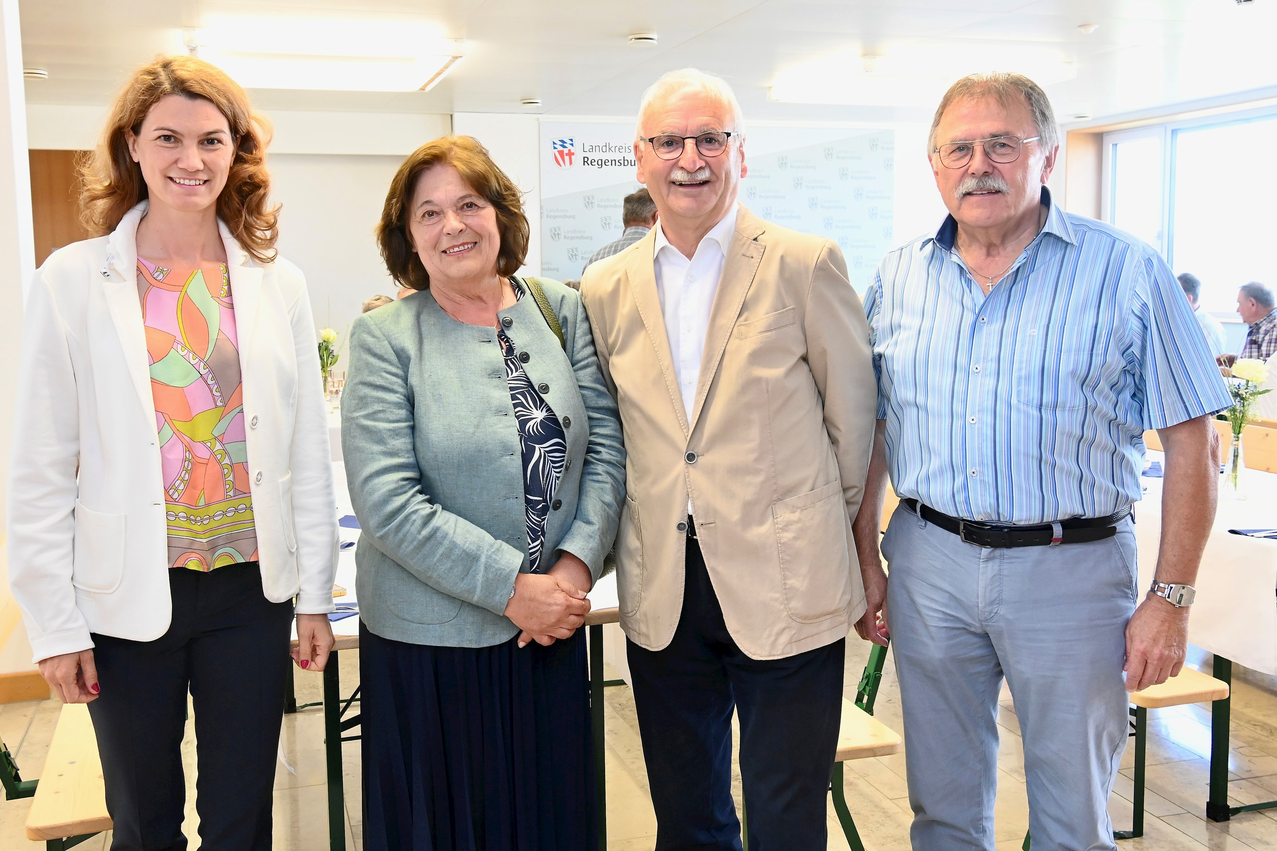 Landkreis gratuliert Altlandrat Herbert Mirbeth zum 75. Geburtstag